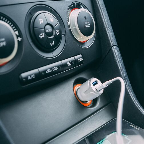54931WH • Autós szivargyújtó adapter 2 USB aljzattal - 2,4 A - Fehér
