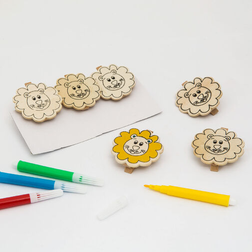 9957319C • Színezhető fa csipesz filctollal - oroszlán - 5 cm