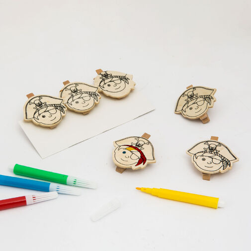 9957319D • Színezhető fa csipesz filctollal - kalóz - 5 cm